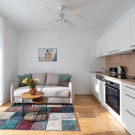 Hm • Sleek 1Br Home With Balcony Wien Exterior foto