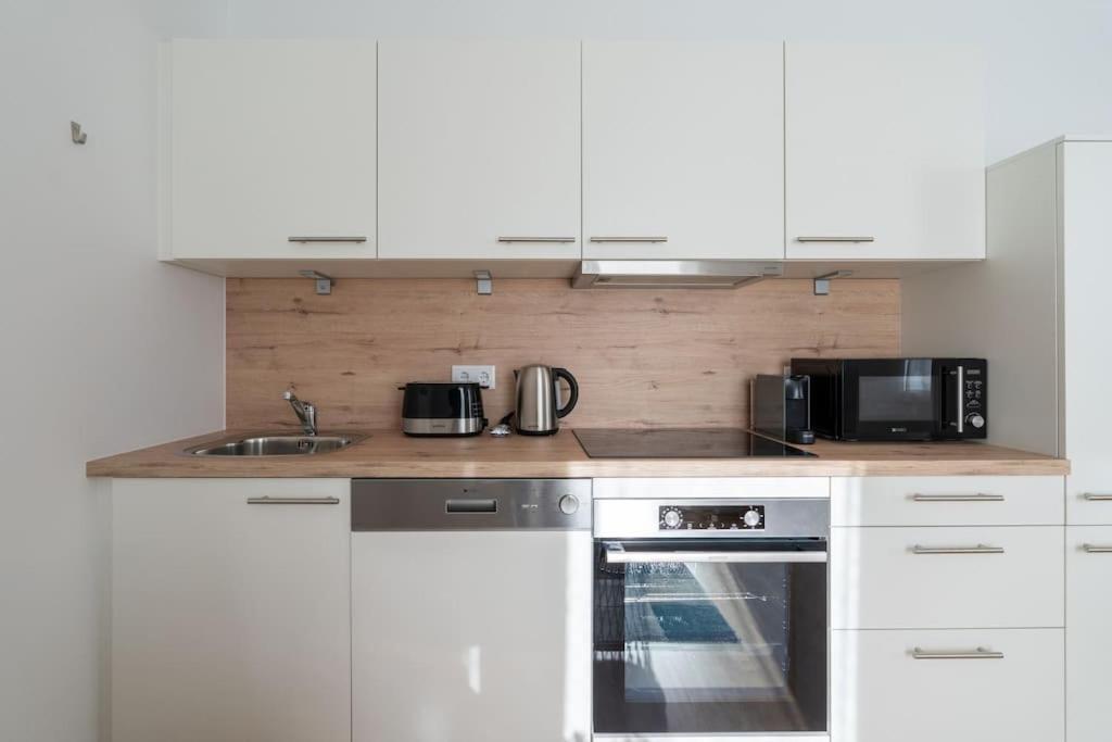 Hm • Sleek 1Br Home With Balcony Wien Exterior foto