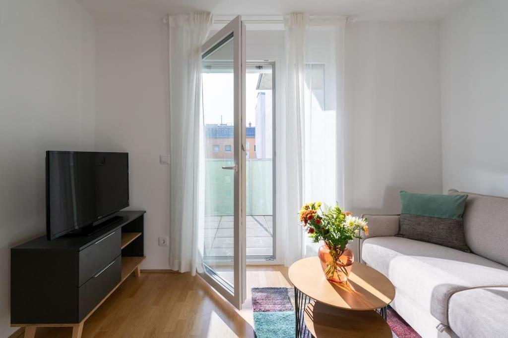 Hm • Sleek 1Br Home With Balcony Wien Exterior foto