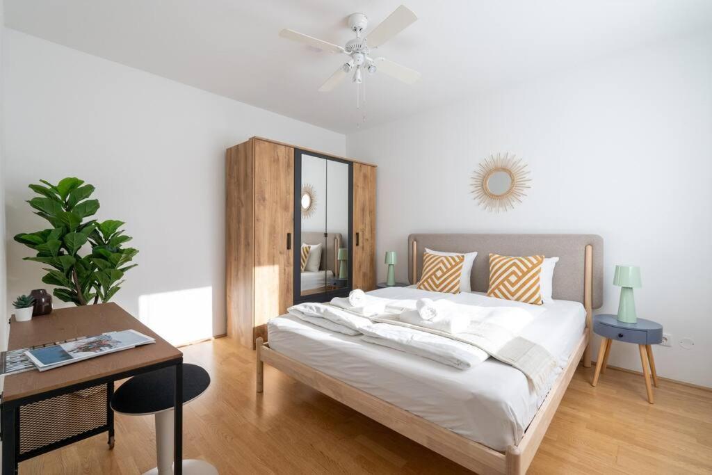 Hm • Sleek 1Br Home With Balcony Wien Exterior foto