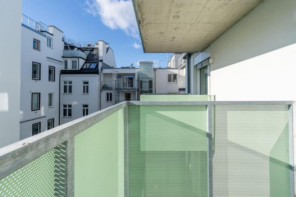 Hm • Sleek 1Br Home With Balcony Wien Exterior foto
