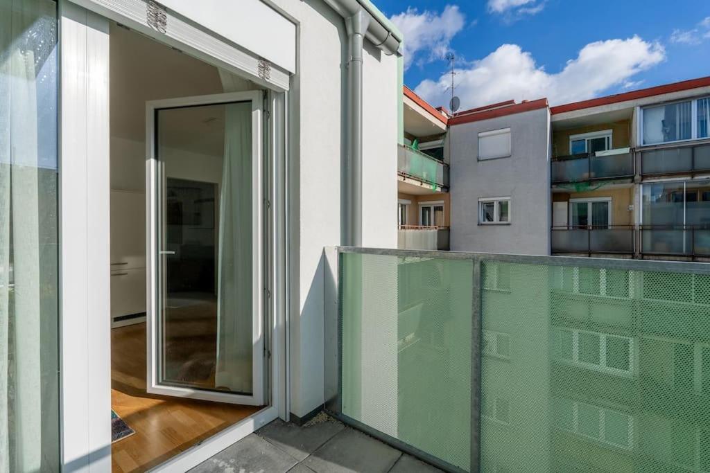 Hm • Sleek 1Br Home With Balcony Wien Exterior foto