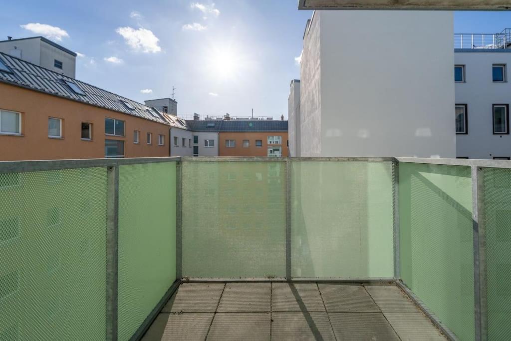 Hm • Sleek 1Br Home With Balcony Wien Exterior foto